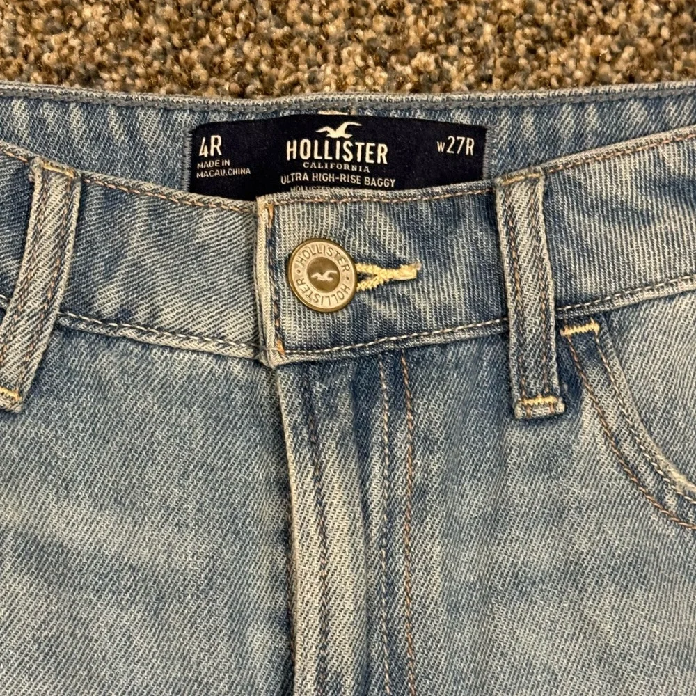 Hollister Light Blue Women Jeans Ultra High Rise Baggy size 4R/27R inseam 30” - Picture 5 of 12